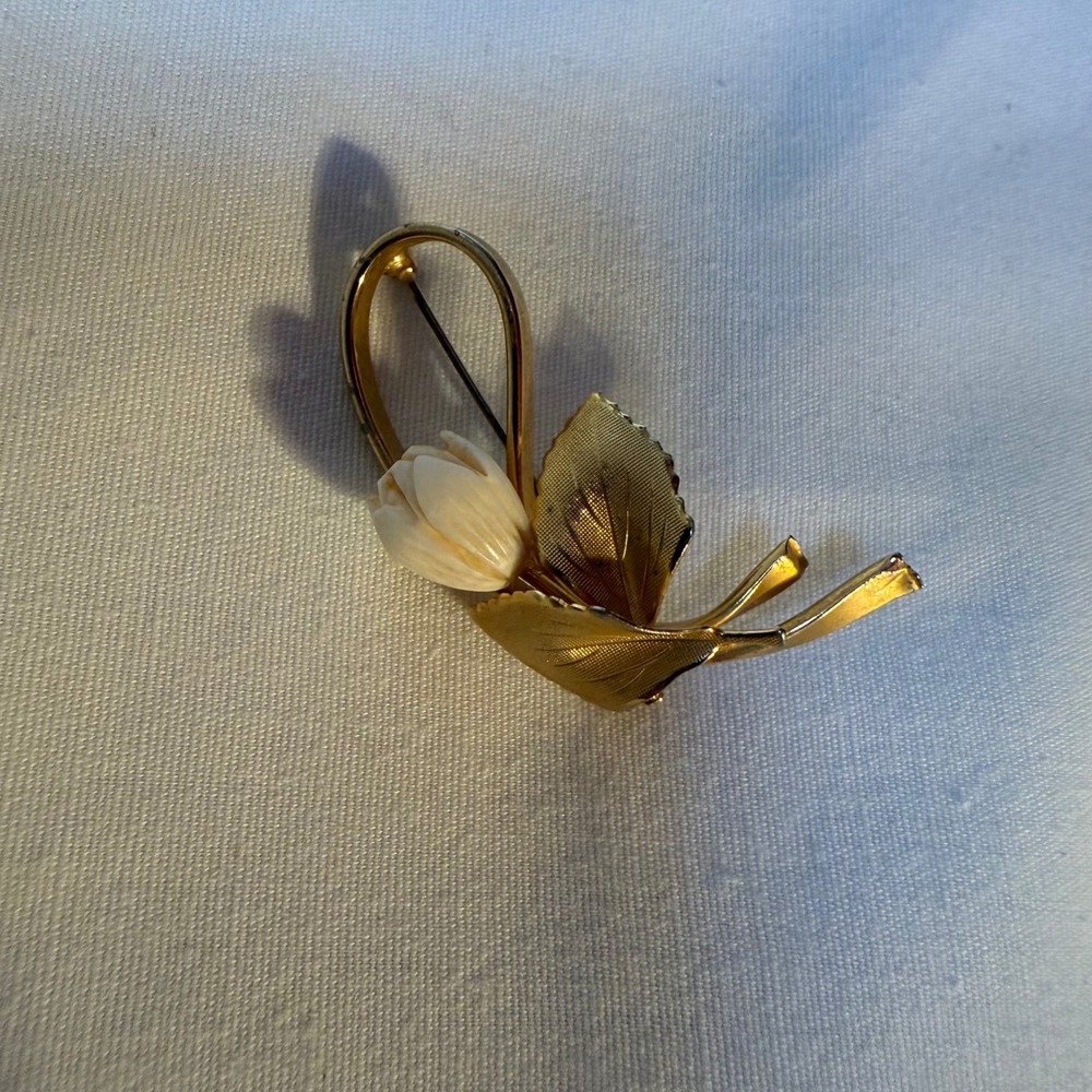 Vintage Danecraft 1/20 12K gold-filled‎ flower brooch pin